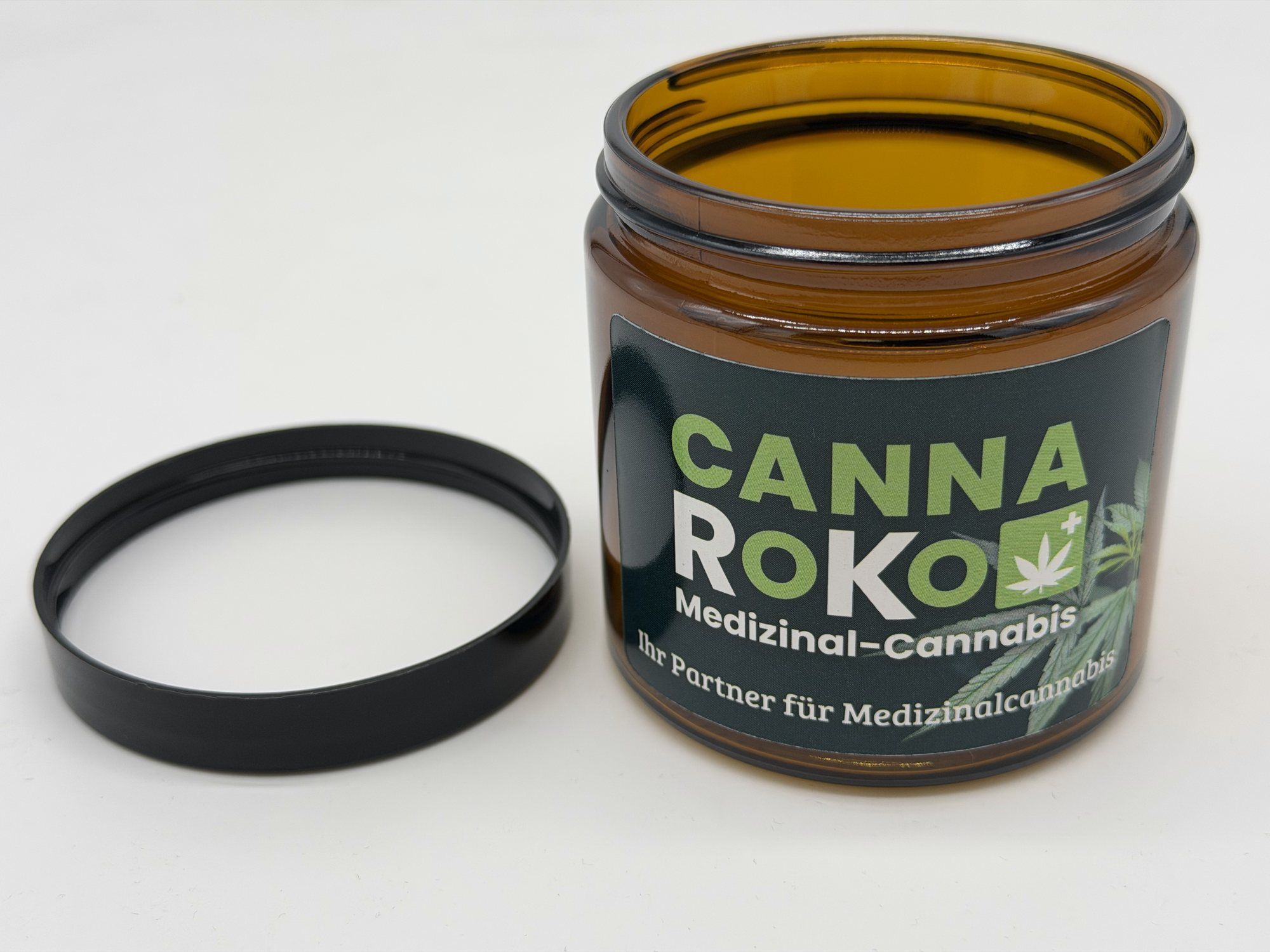 Geöffnetes CannaRoKo-Glas, daneben der Schraubdeckel mit weißer Dichtung auf der Innenseite